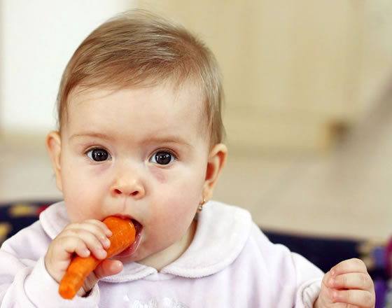 Babys vegetarisch ernähren – darauf sollten Sie achten