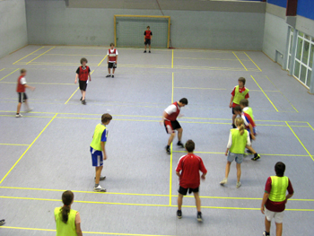 Traditionsmannschaften bieten besten Hallenfußball