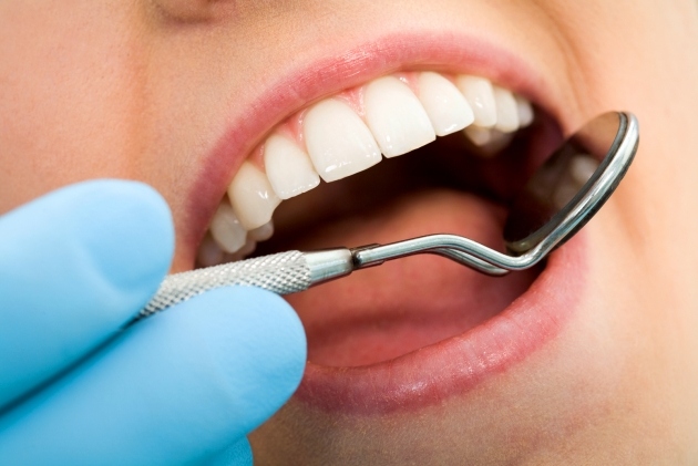 Mechanische Zahnreinigung mit der richtigen Zahncreme